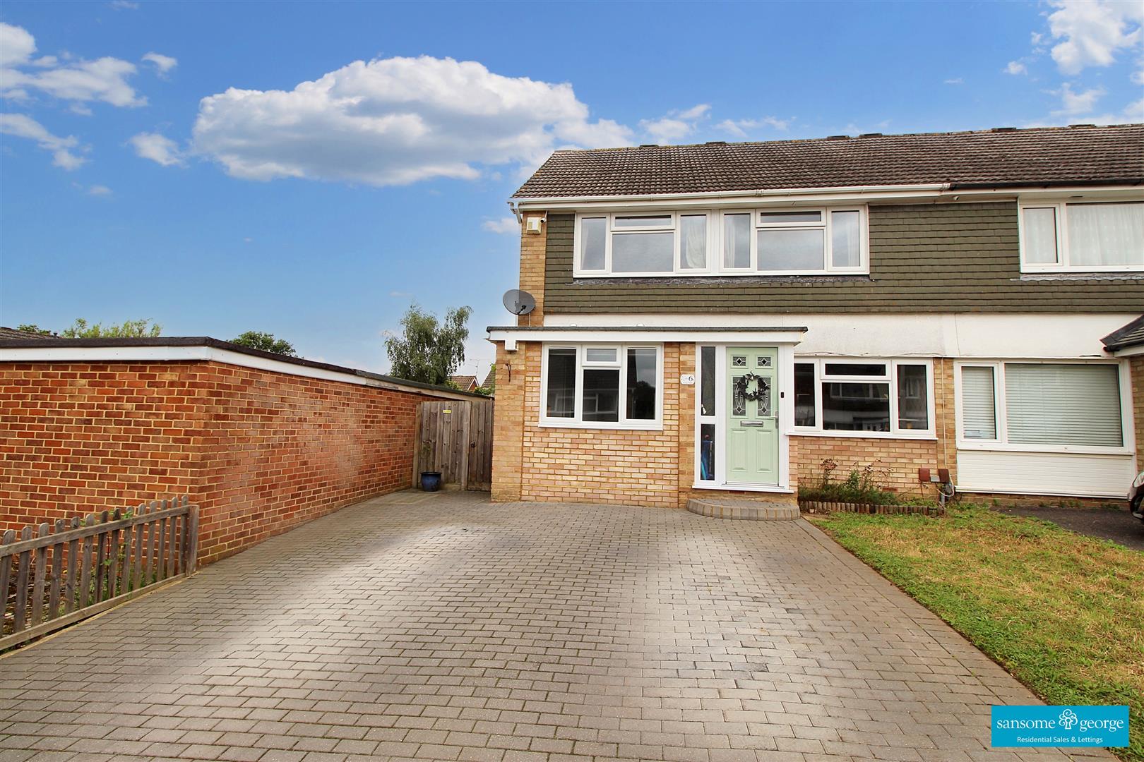 3 bed property in Robin Way, Reading